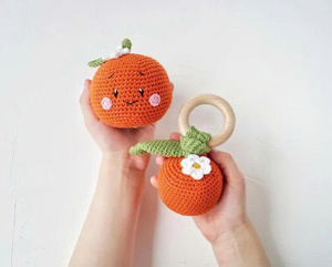 Jouet éducatif en coton à 4 pièces, anneaux de hochet au crochet avec poignées en bois, modèle unisexe à l'échelle 1:4 - Product Image 3