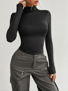 Vente en gros de hauts courts pour femmes à col roulé simulé, coupe ajustée, manches longues, couleur unie, style décontracté, basique, streetwear, pull-over - Product Image 4