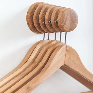 Perchas de Madera de Primera Calidad, Personalizadas en Estilo y Tamaño, Perchas de Metal de Diseño de Lujo para Ropa, Fabricadas con Artesanía Natural - Product Image 1