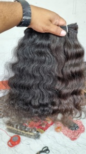 Extensions de cheveux humains indiens vierges Remy indiens de qualité temple Cheveux non traités de style bouclé à vague naturelle - Product Image 5