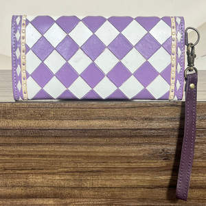 Cartera de Cuero Genuino Estilo Occidental para Mujer, Hecha a Mano, con Diseño a Cuadros Morado y Blanco, Larga, con Correa Desmontable para la Muñeca - Product Image 6