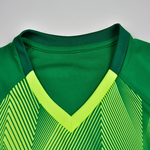 Uniforme de Fútbol Personalizable al por Mayor - Uniforme de Fútbol Sublimado con Detalles en Verde Neón - Ropa Deportiva de Poliéster de Secado Rápido para Fútbol - Product Image 2