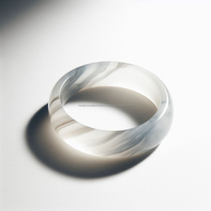 Bracelet en résine légère pour femme avec ornements ethniques vintage Design de serrure de perle méticuleusement conçu Style intemporel-pour les cadeaux - Product Image 3