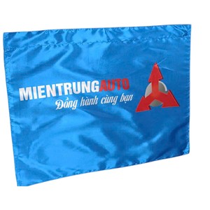 Drapeau ornemental rouge en satin FLC GROUP Strong Travel avec mât en aluminium, forme rectangulaire, impression numérique, durable, pour usage extérieur - Product Image 5