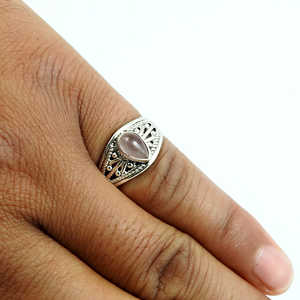 Bague élégante en argent 925, faite à la main, avec pierre précieuse en quartz rose sertie en clos, idéale pour mariages, fiançailles, fêtes ou comme cadeau - Product Image 3