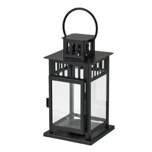 Lanterne carrée noire minimaliste avec panneaux en verre transparent et dessus à ventilation étagée, disponible à prix de gros. - Product Image 1
