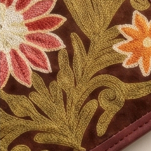 Bolso bandolera de gamuza con bordado Crewel de Cachemira – Bolso artesanal floral marrón oscuro - Product Image 4