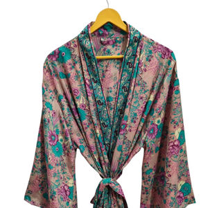 Kimono de seda Bridel con patchwork, túnica larga para cubrir el bikini, ropa de noche, hecho a mano, estilo vintage indio, kimono de sari de seda reciclada. - Product Image 1