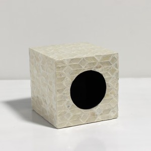 Boîte à mouchoirs en résine MDF faite à la main, nouveau design, pour la décoration de table à la maison et à l'hôtel, disponible à prix abordable - Product Image 3