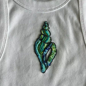 Top court en satin durable orné de perles, débardeur court avec col rond profond et cœur sexy pour la Saint-Valentin, style doux - Product Image 1