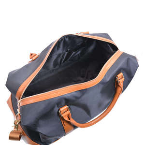 Sacs de voyage week-end pour hommes en cuir PU marron et noir haut de gamme, grands sacs de sport en cuir végétalien pour hommes - Product Image 6