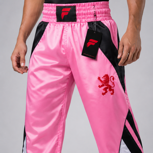 Pantalon de kick-boxing haut de gamme, conçu avec un tissu résistant offrant un confort respirant et des mouvements libres lors de chaque séance. - Product Image 5