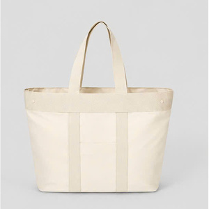 Accesorio de Viaje con Cierre Abierto y Forro de Poliéster, Múltiples Compartimentos, Lona y Tela de Poliéster, para Todas las Estaciones - Product Image 2