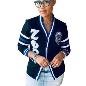 Cardigan en polaire noir Zeta Phi Beta avec broderie chenille, vêtement de sororité grecque, unisexe, coton premium, boutonné - Product Image 5