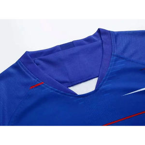 Uniforme de Fútbol Personalizado y Transpirable para Clubes, Tallas Grandes, Conjunto Profesional con Camiseta y Pantalones Cortos Impresos, Proveedor al por Mayor - Product Image 4