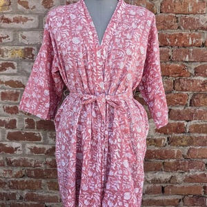 ชุดคลุมลายดอกไม้สไตล์อินเดียขายดีประจำปี 2026 พร้อมเชือกผูก ปรับได้ ลายพิมพ์บล็อก ใช้เป็นชุดคลุมอาบน้ำ ชุดชายหาด ชุดกิโมโน ชุดนอนฤดูหนาว - Product Image 1