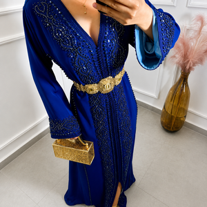 Kaftan droit en crêpe brodé lavande de luxe pour femme, orné de perles faites à la main, avec ceinture marocaine dorée, longueur ras du sol, élégant pour soirée - Product Image 3