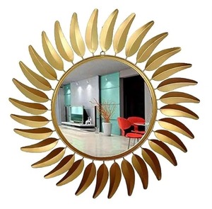 Espejo de Pared Redondo de Metal de Tendencia Industrial con Diseño de Rayos de Sol, Marco Decorativo Moderno con Acabado Dorado - Product Image 1
