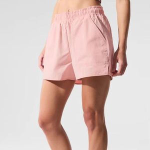 กางเกงขาสั้นผู้ชายสไตล์สตรีท ระบายอากาศได้ดี น้ำหนักเบา ลายเรียบ ผ้าแคนวาสโพลีเอสเตอร์/คอตตอน เป็นมิตรกับสิ่งแวดล้อม เหมาะสำหรับการฝึกซ้อม - Product Image 1