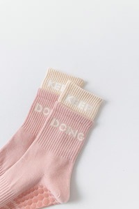 Chaussettes courtes pour femmes en coton, élasthanne et nylon, respirantes, à usage quotidien, avec imprimé lettres, tricotées, avec bord antidérapant, pour l'intérieur - Product Image 2