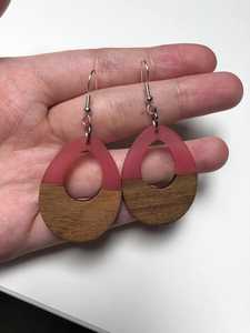 Boucles d'oreilles en résine écologiques, bijoux tendance pour femmes, pour fêtes, mariages, anniversaires, disponibles à prix abordable - Product Image 2