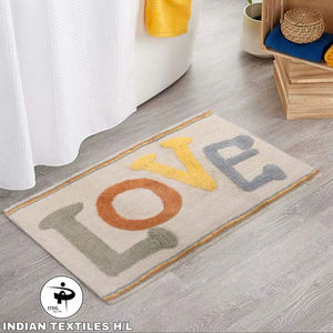 Tapis de bain LOVE personnalisés à la mode, séchage rapide, en coton, conçus avec des techniques de fabrication mécanique pour salles de bain par ITHL - Product Image 1