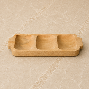 Plateau rectangulaire élégant en bois d'acacia avec poignées dorées et base surélevée – Solution de service haut de gamme pour les maisons modernes - Product Image 4