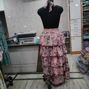 Robe longue d'été style bohème à imprimé cachemire, col halter, sans manches, col en V, dos nu, à volants étagés, coupe trapèze - Product Image 3