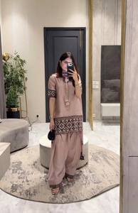 Ensemble Kurti et Palazzo Rose Poudré Élégant pour Femme – Tenue Ethnique Décontractée de Créateur avec Bordures Brodées - Product Image 2