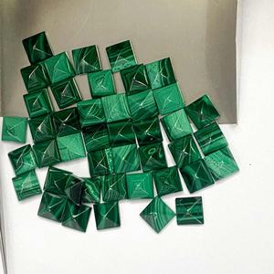 Pierres précieuses semi-précieuses en malachite verte naturelle de 6 mm, cabochon pyramidal lisse, pierres de guérison en vrac pour la fabrication de bijoux, fournisseur en gros - Product Image 3