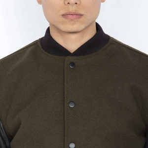 Veste universitaire d'hiver personnalisée avec logo, manches en cuir, broderie noire, pour couple, style baseball, veste Letterman pour homme avec lettres sur le devant - Product Image 5