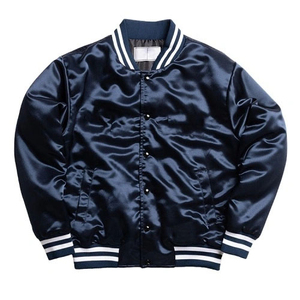 Veste universitaire en satin personnalisable, vestes de baseball américaines, vestes universitaires en satin, manches à capuche, logo personnalisé rétro, patch vintage - Product Image 1