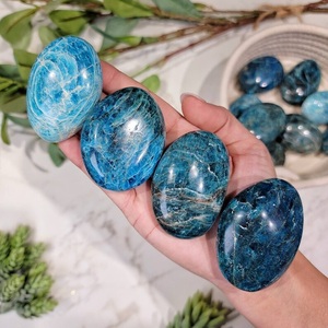 หินปาล์มอะพาไทต์สีน้ำเงินธรรมชาติ คริสตัลบำบัดสำหรับเรกิ การทำสมาธิ พลังงาน และการตกแต่ง ขายส่ง - Product Image 4