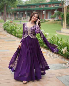 ชุดเดรส Anarkali สไตล์อินเดียและปากีสถานสำหรับผู้หญิง คอลเลคชั่นงานปักเลื่อมหนัก ดีไซน์เนอร์ออกแบบ พร้อมงานปักลาย Zari หลายแบบ - Product Image 1