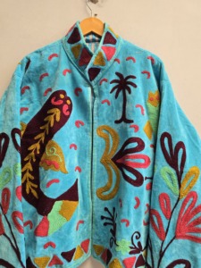 Veste Suzani en velours aquatique de qualité supérieure pour femme, broderie multicolore de poissons, manteau ethnique bohème, vêtements d'extérieur de créateur en gros - Product Image 5