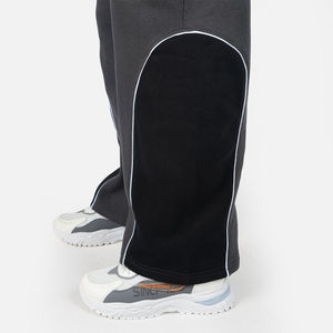 Conjunto deportivo de invierno para hombre, con capucha de forro polar, chaqueta con cremallera, pantalones jogger holgados, estilo informal y cálido para uso diario. - Product Image 5