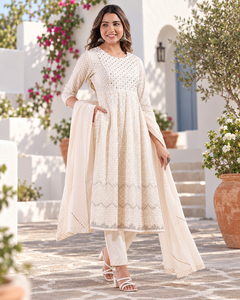 Conjunto de Kurta Anarkali, Pantalón y Dupatta Bordado Color Crema Marfil para Mujer, Elegante Traje Étnico Indio de Tres Piezas para Fiestas - Product Image 5