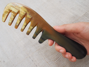 Best Price Natural Buffalo Horn <b>Comb</b> Horn <b>Comb</b> <b>Wide</b> Single Tooth With Handle Horn <b>Comb</b> Logo Engraving Accepted in Vietnam - Product Image 6