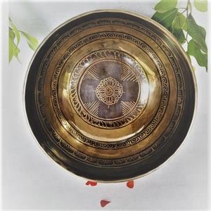 Cuenco tibetano de bronce hecho a mano, arte religioso para meditación y curación de yoga, hecho en Nepal - Product Image 1
