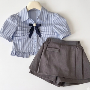 เสื้อเชิ้ตแขนพองลายทางสไตล์วินเทจสำหรับเด็กผู้หญิงพร้อมชุดกระโปรงจีบและโบว์ - Product Image 1