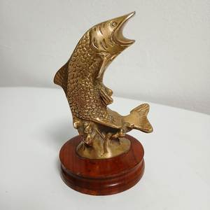 Sculpture de poisson en laiton artisanale, pièce maîtresse pour la décoration de table console et collection d'art décoratif haut de gamme pour la maison - Product Image 5