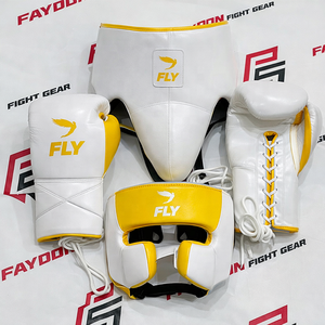 Nouveaux ensembles de boxe Fly Boxing, design multicolore jaune et blanc, logo personnalisé, gants de boxe pour sparring, protège-tête et protège-génitales. - Product Image 1