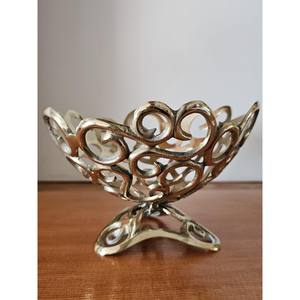 La calidez vintage de la tazón de aluminio agrega un encanto tradicional que hace que cada plato luzca lujoso. - Product Image 4