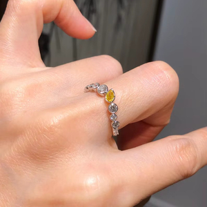 Anillo de Eternidad Completo Romántico con Moissanita Amarilla en Corte Pera y Redondo, Plata 925 Original, Estilo Único y Exclusivo, Joyería Sorpresa - Product Image 1