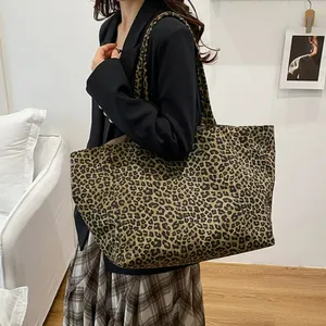 Bolso Tote de Lona con Estampado de Leopardo para Mujer, Bolso de Hombro Casual, Abierto, de Gran Capacidad, para Uso Diario - Product Image 5