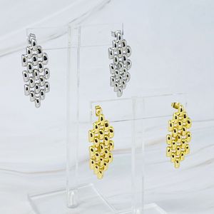 Aretes de Moda con Cadena Elegante, Estilo Chica Urbana - Product Image 2