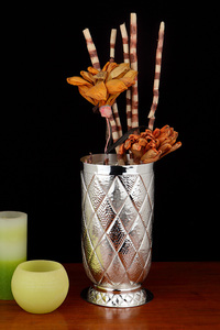 Vase de table moderne en laiton plaqué argent, fait main, pour mariage - Product Image 1
