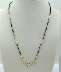 Elegante Collar Mangalsutra con Cuentas Negras y Colgante de Oro Amarillo, Joyería Tradicional de Boda para Mujer - Product Image 2