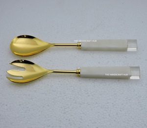 Servidor de ensalada decorativo con diseño único hecho a mano, mango de resina dorada, material de seguridad de alta calidad, tenedor para ensalada - Product Image 2