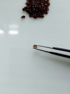 Granate Rojo Natural 4x2.5MM Corte Pera, Gema Suelta de la Mejor Calidad para Joyería - Product Image 1